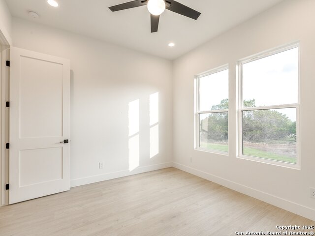 Image 17 of 51 For 265 Vaquero Dr