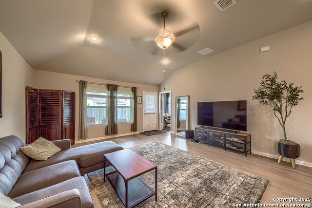 Listing photo id 9 for 7723 Coffee Mill Street