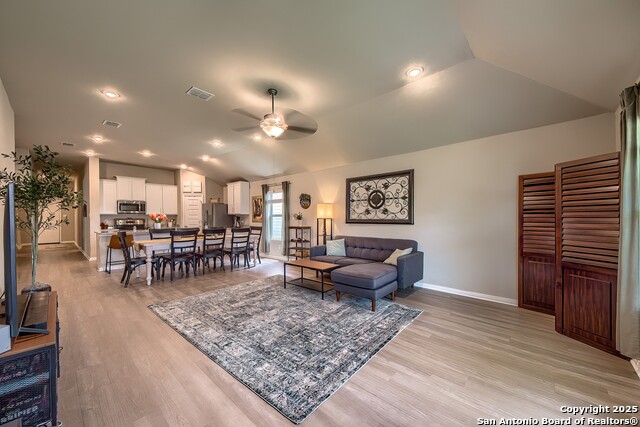 Listing photo id 12 for 7723 Coffee Mill Street