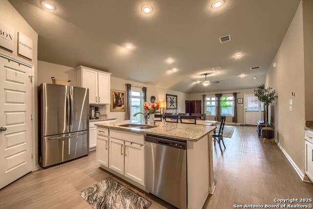 Listing photo id 4 for 7723 Coffee Mill Street