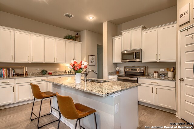 Listing photo id 7 for 7723 Coffee Mill Street