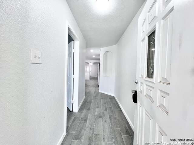 Listing photo id 8 for 5807 Barton Hollow