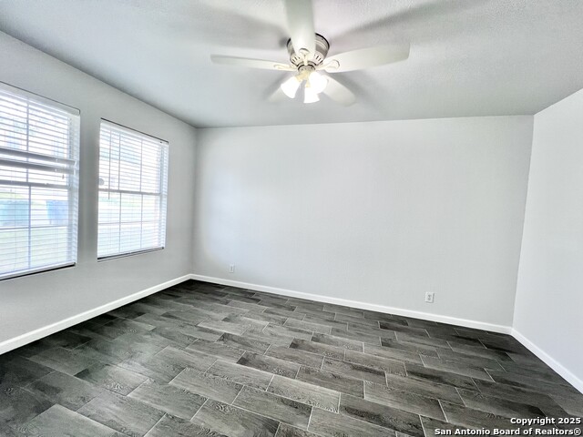 Listing photo id 9 for 5807 Barton Hollow