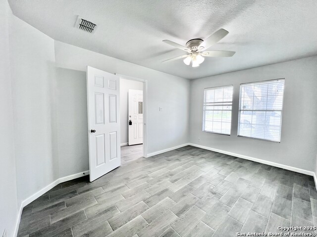 Listing photo id 10 for 5807 Barton Hollow