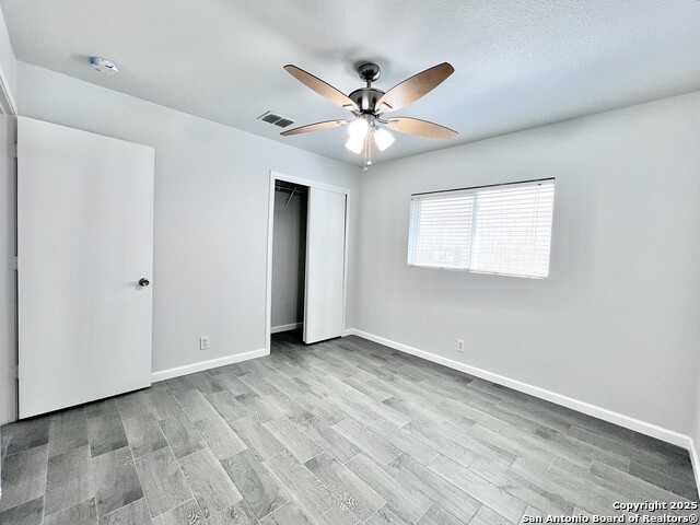 Listing photo id 16 for 5807 Barton Hollow