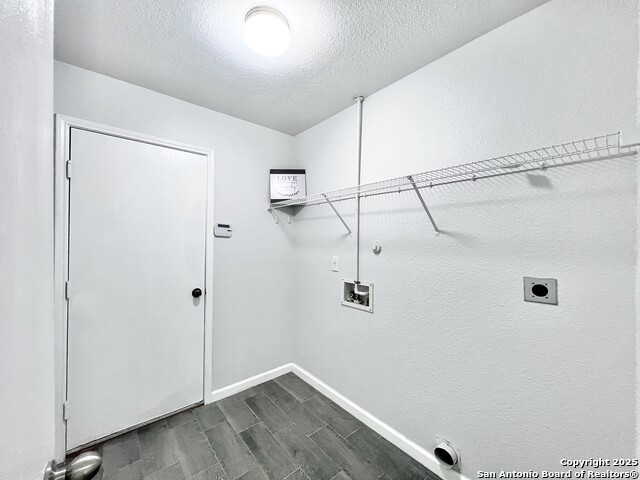 Listing photo id 17 for 5807 Barton Hollow