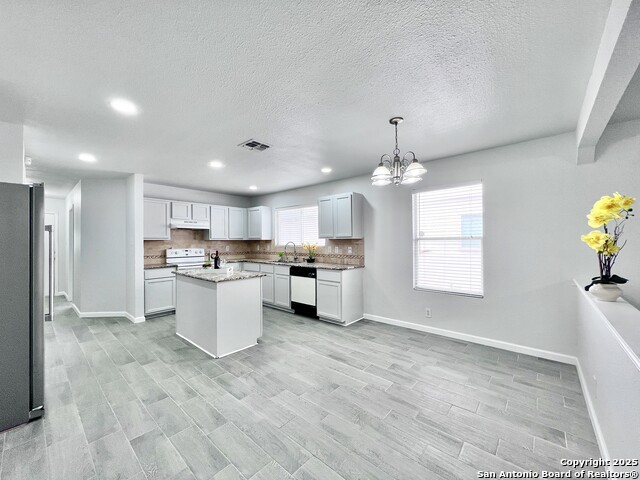 Listing photo id 18 for 5807 Barton Hollow