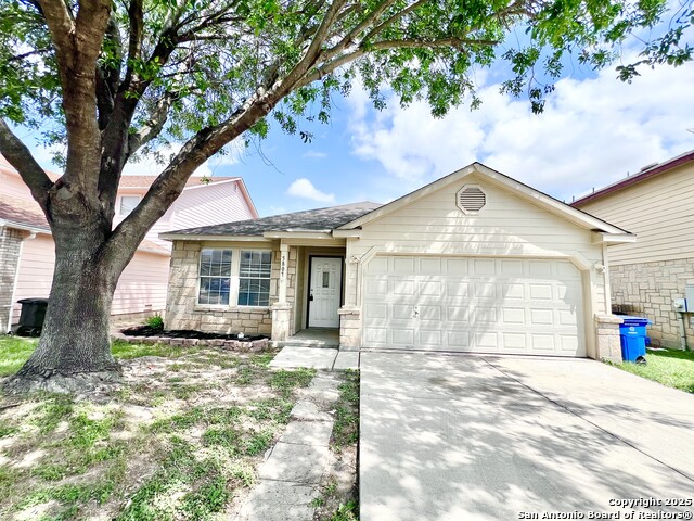 Listing photo id 1 for 5807 Barton Hollow