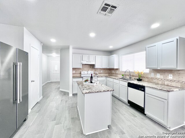 Listing photo id 28 for 5807 Barton Hollow