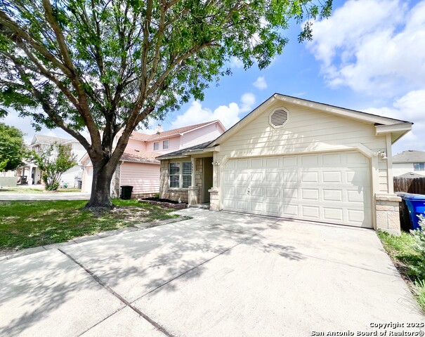 Listing photo id 2 for 5807 Barton Hollow