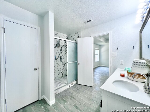 Listing photo id 39 for 5807 Barton Hollow
