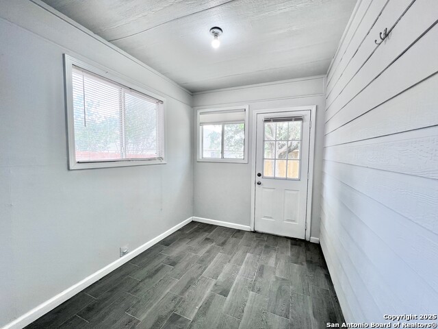 Listing photo id 43 for 5807 Barton Hollow