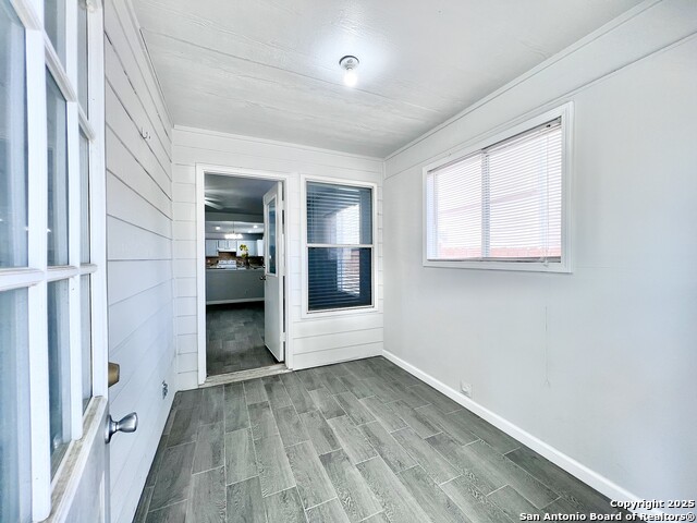 Listing photo id 44 for 5807 Barton Hollow