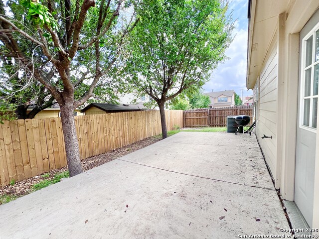Listing photo id 45 for 5807 Barton Hollow