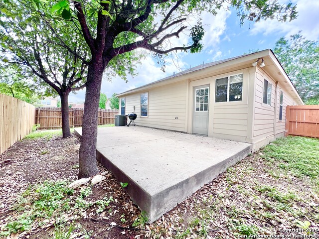 Listing photo id 46 for 5807 Barton Hollow