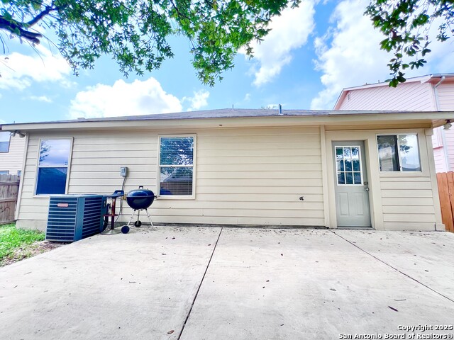 Listing photo id 47 for 5807 Barton Hollow