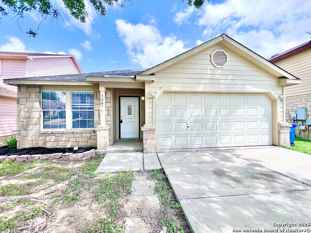 Listing photo id 3 for 5807 Barton Hollow