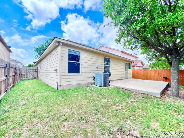 Listing photo id 48 for 5807 Barton Hollow