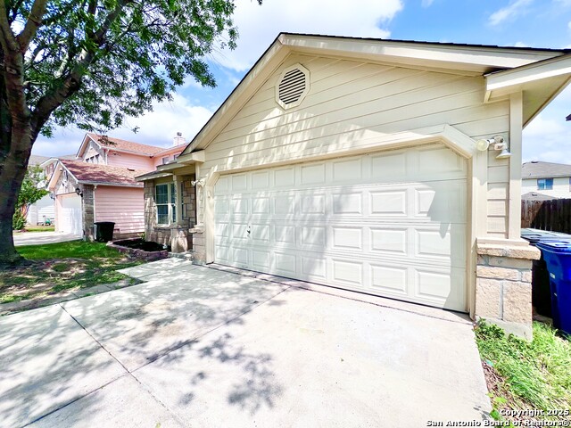 Listing photo id 7 for 5807 Barton Hollow