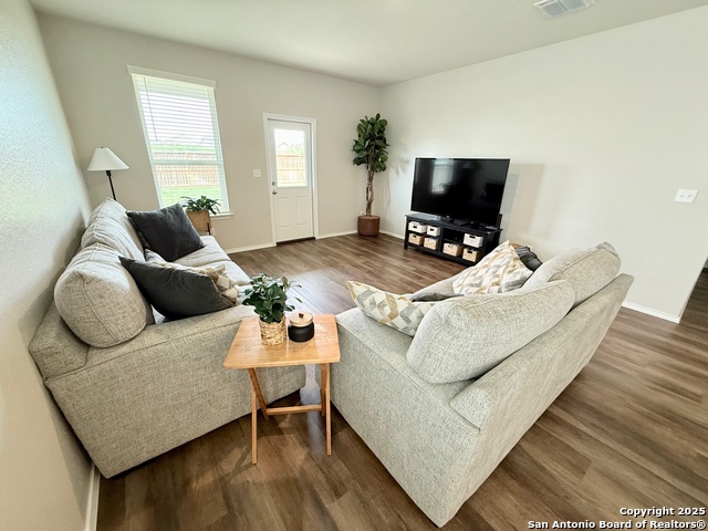 Listing photo id 8 for 7307 Harvest Bay