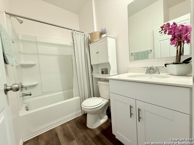 Listing photo id 17 for 7307 Harvest Bay