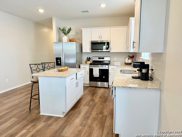 Listing photo id 3 for 7307 Harvest Bay