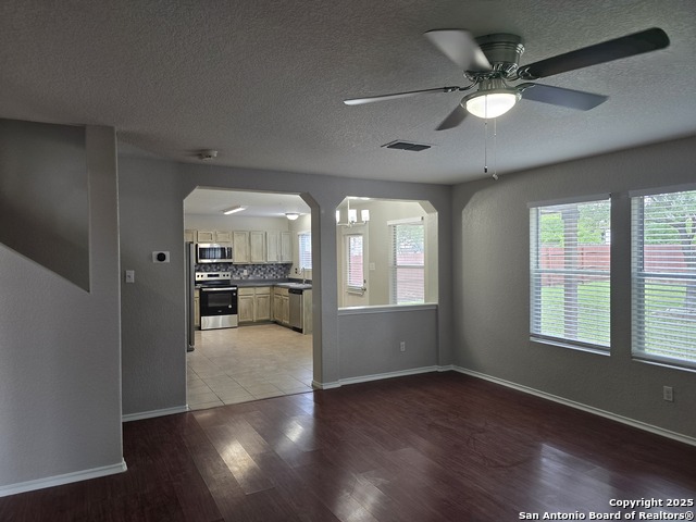 Image 6 of 17 For 205 Hawk Meadows