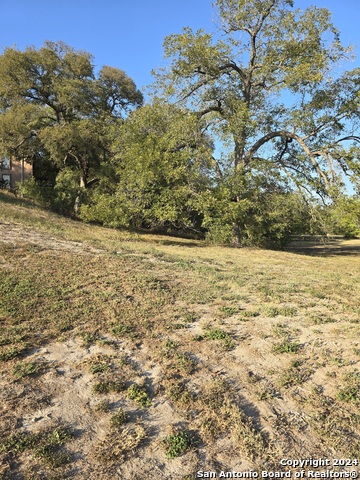 Image 15 of 18 For 126 128 130 132 Hampton Dr W
