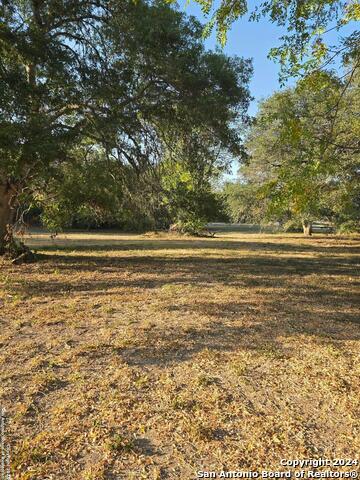 Image 8 of 18 For 126 128 130 132 Hampton Dr W