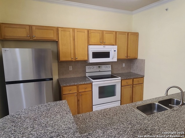 Image 10 of 30 For 6160 Eckhert  Apt 6