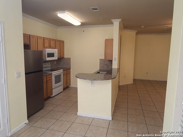 Image 11 of 30 For 6160 Eckhert  Apt 6