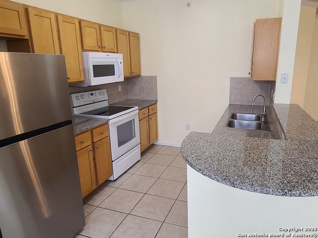 Image 13 of 30 For 6160 Eckhert  Apt 6