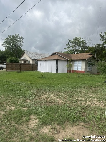 Listing photo id 14 for 619 Pecan