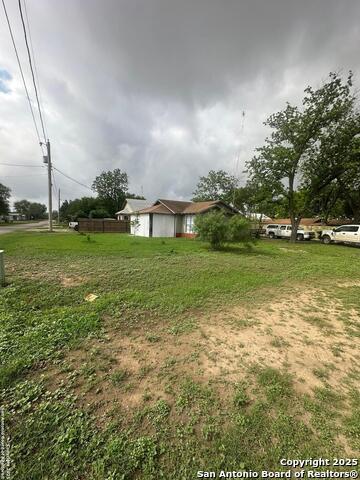 Listing photo id 16 for 619 Pecan