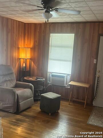 Listing photo id 0 for 619 Pecan
