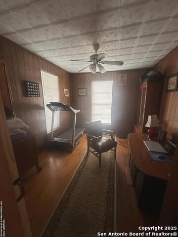 Listing photo id 7 for 619 Pecan
