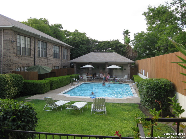 Image 17 of 26 For 7926 Broadway  703