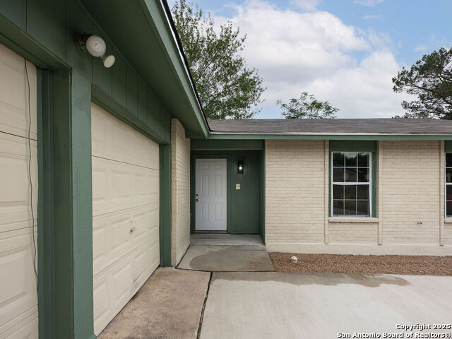 Image 3 of 22 For 310 Diana Dr