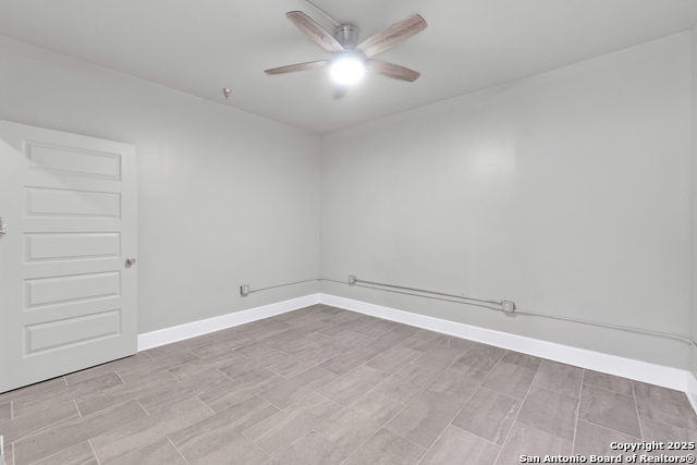 Image 15 of 26 For 3363 Commerce St E 101