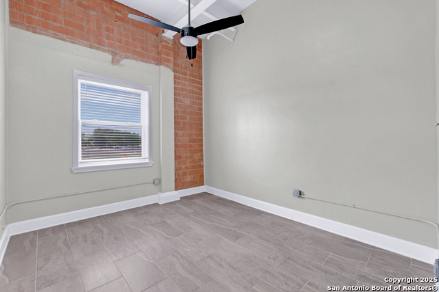 Image 17 of 26 For 3363 Commerce St E 101