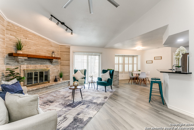 Listing photo id 8 for 1422 Synandra