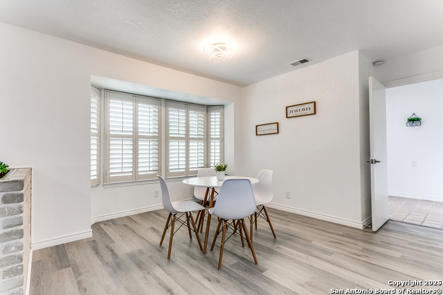 Listing photo id 9 for 1422 Synandra