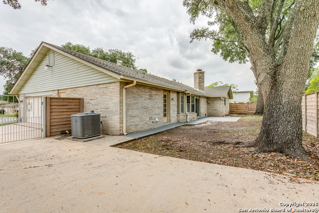 Listing photo id 22 for 1422 Synandra