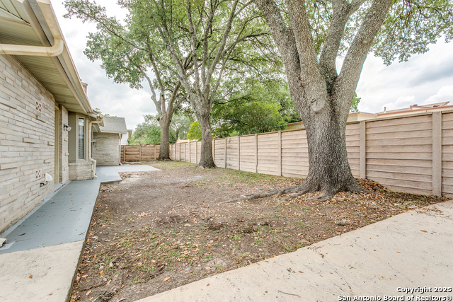 Listing photo id 23 for 1422 Synandra