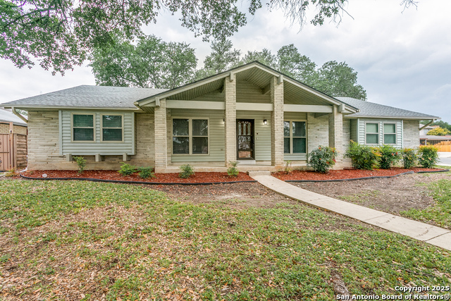 Listing photo id 1 for 1422 Synandra
