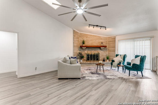 Listing photo id 5 for 1422 Synandra