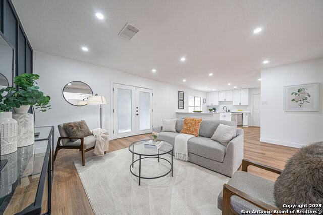 Listing photo id 1 for 8160 Maple Meadow