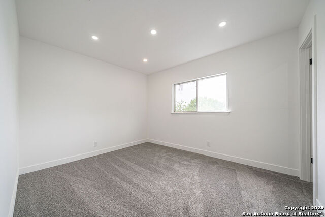 Listing photo id 7 for 8160 Maple Meadow
