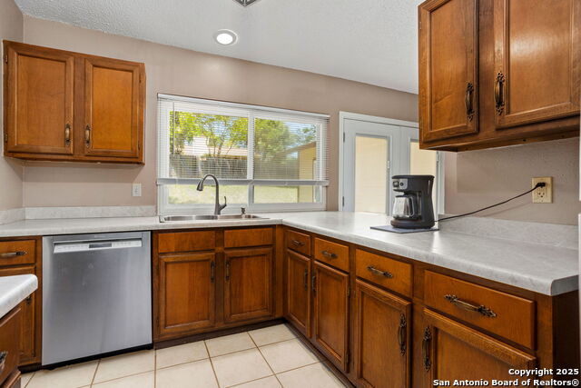 Image 6 of 25 For 5919 Pineway