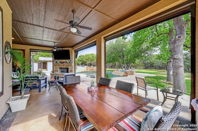 Image 22 of 31 For 101 La Rosa Drive